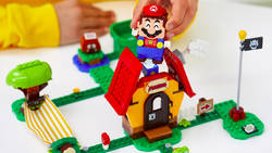 Lego Mario z kolejnymi rozszerzeniami